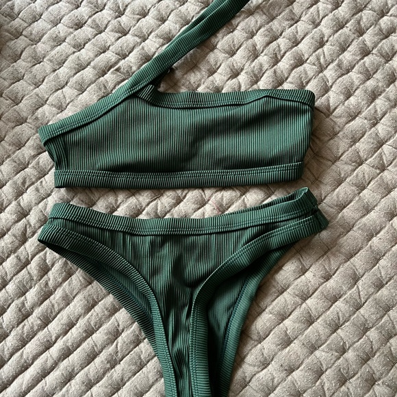 One shoulder two piece swimsuit - Picture 3 of 4